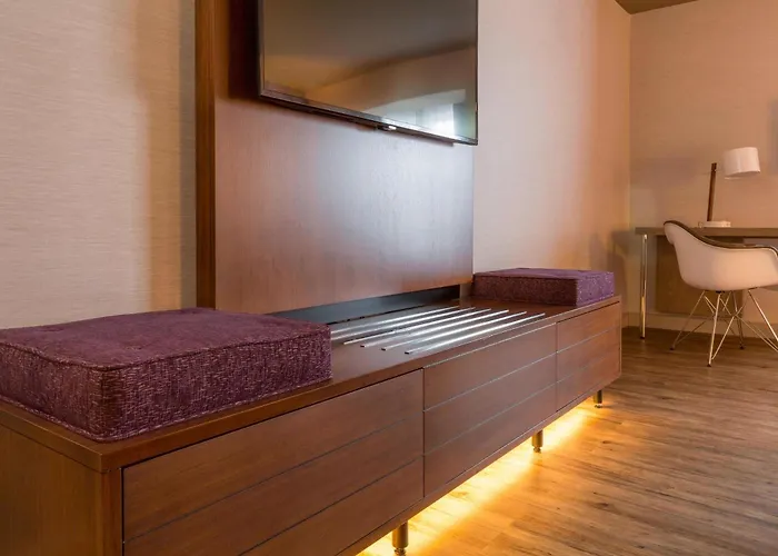 The Del Monte Lodge Renaissance Rochester Hotel & Spa